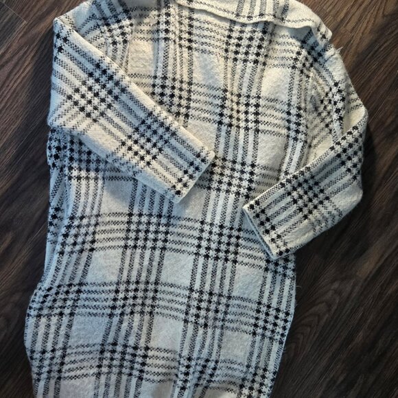 2BELLA Fuzzy Midi Length White & Black Plaid Cardigan Sweater w/ Pockets SIZE S - Picture 2 of 12